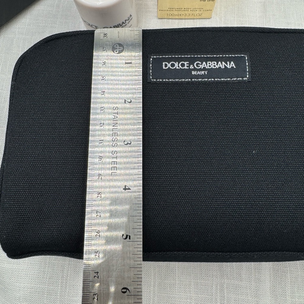 Dolce & Gabbana Make up Bag  and The one Body Lotion - Picture 3 of 13